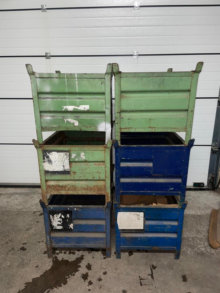 Sterke metalen kisten - stapelbaar, Ophalen, Gebruikt, IJzer