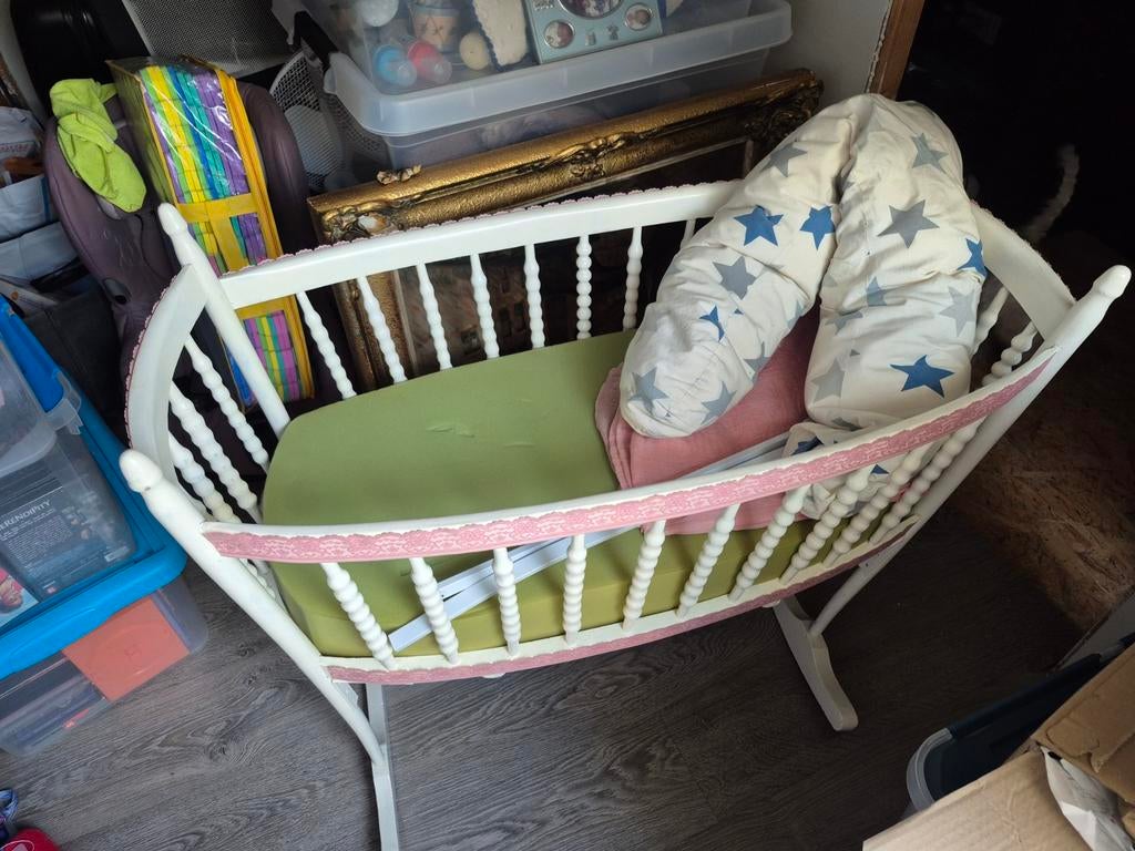 Lit bébé avec support et ciel rose, Enlèvement