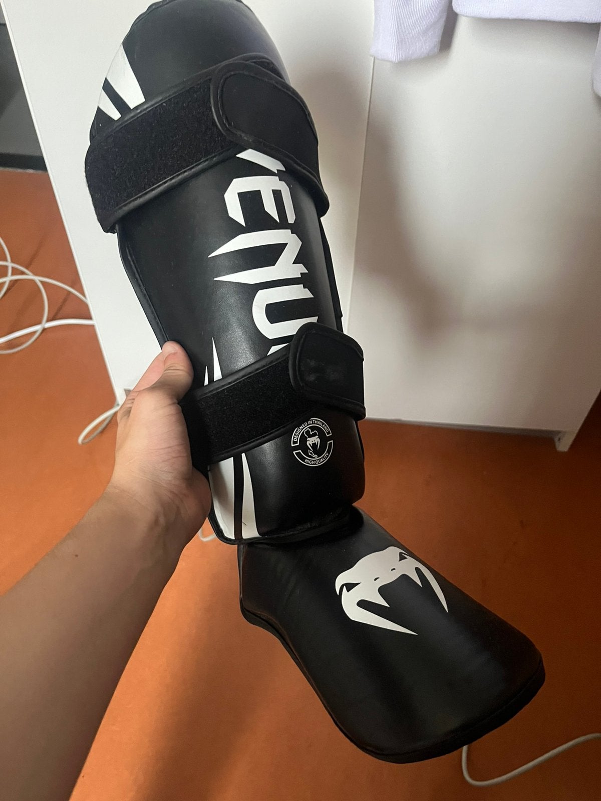 Venum bokshandschoenen en shinguards, Ophalen, Bokshandschoenen