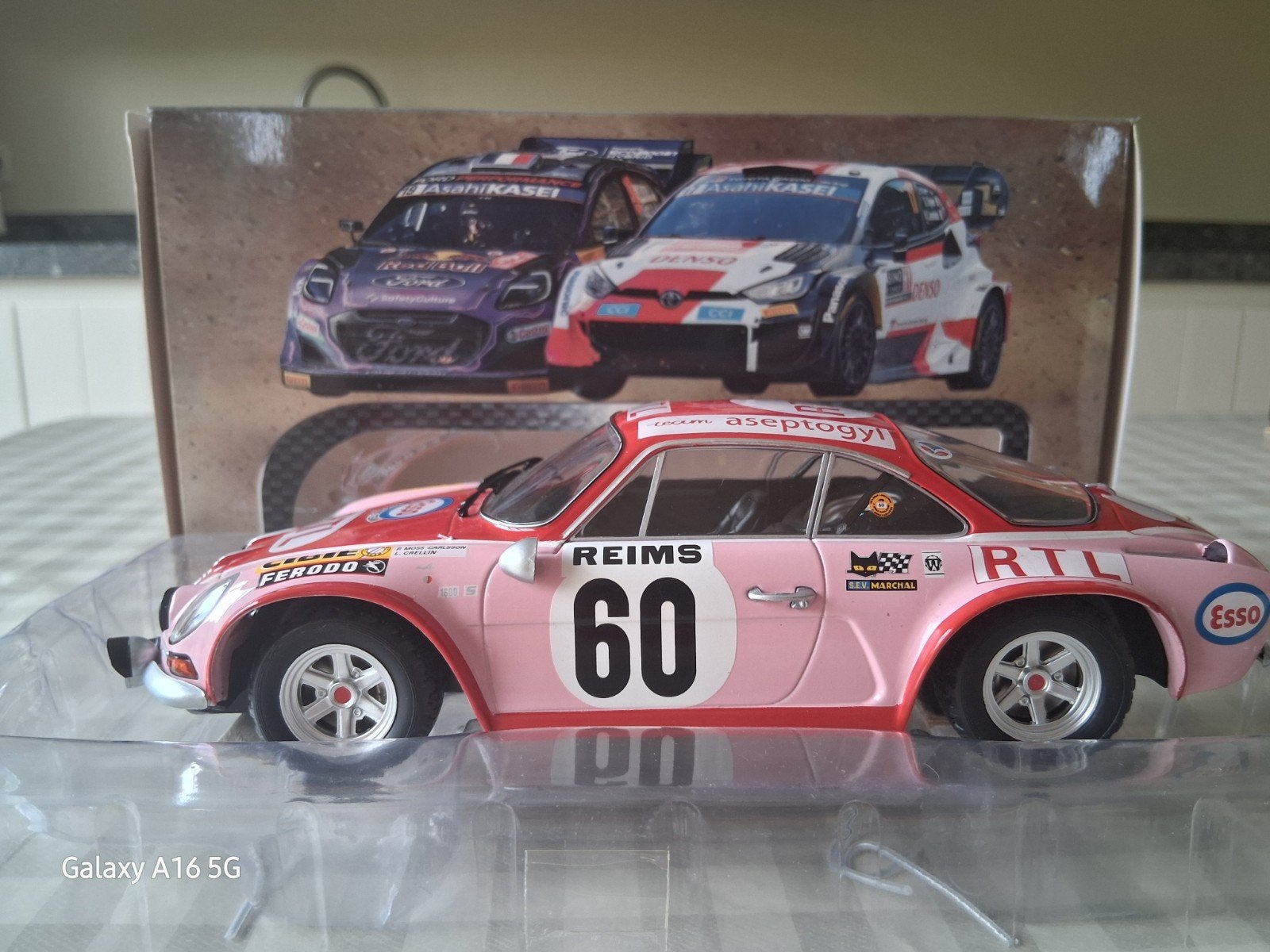 Alpine Renault IXO 1:18, Enlèvement ou Envoi