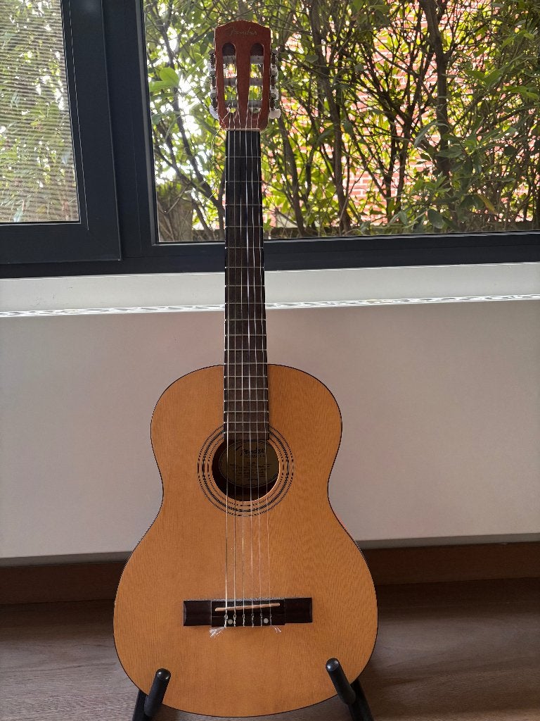 gitaar  Fender ( kids)  met staander, Ophalen, Zo goed als nieuw, Klassieke of Spaanse gitaar