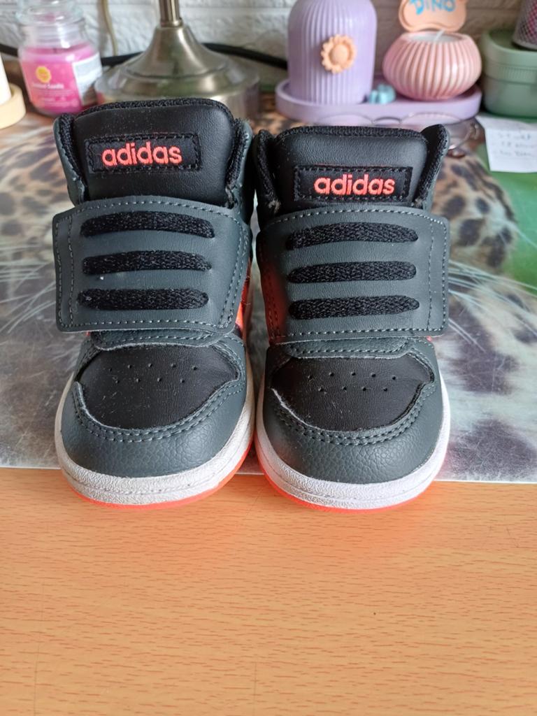 te koop adidas schoenen maat 20 nieuwstaat!, Enfants & Bébés, Vêtements enfant | Chaussures & Chaussettes, Enlèvement, Chaussures