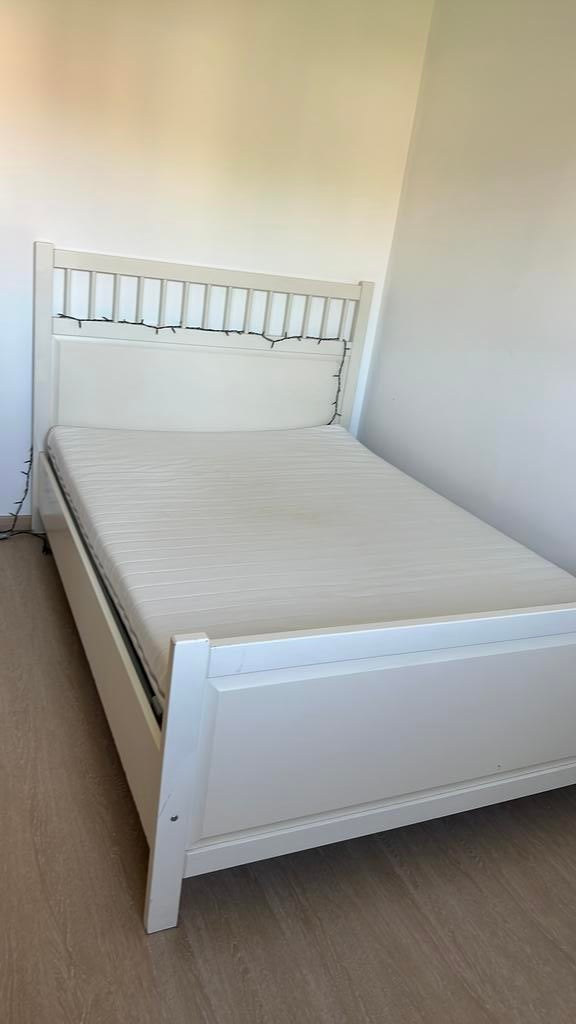 Volledig bed, Huis en Inrichting, Ophalen, Zo goed als nieuw, Twijfelaar
