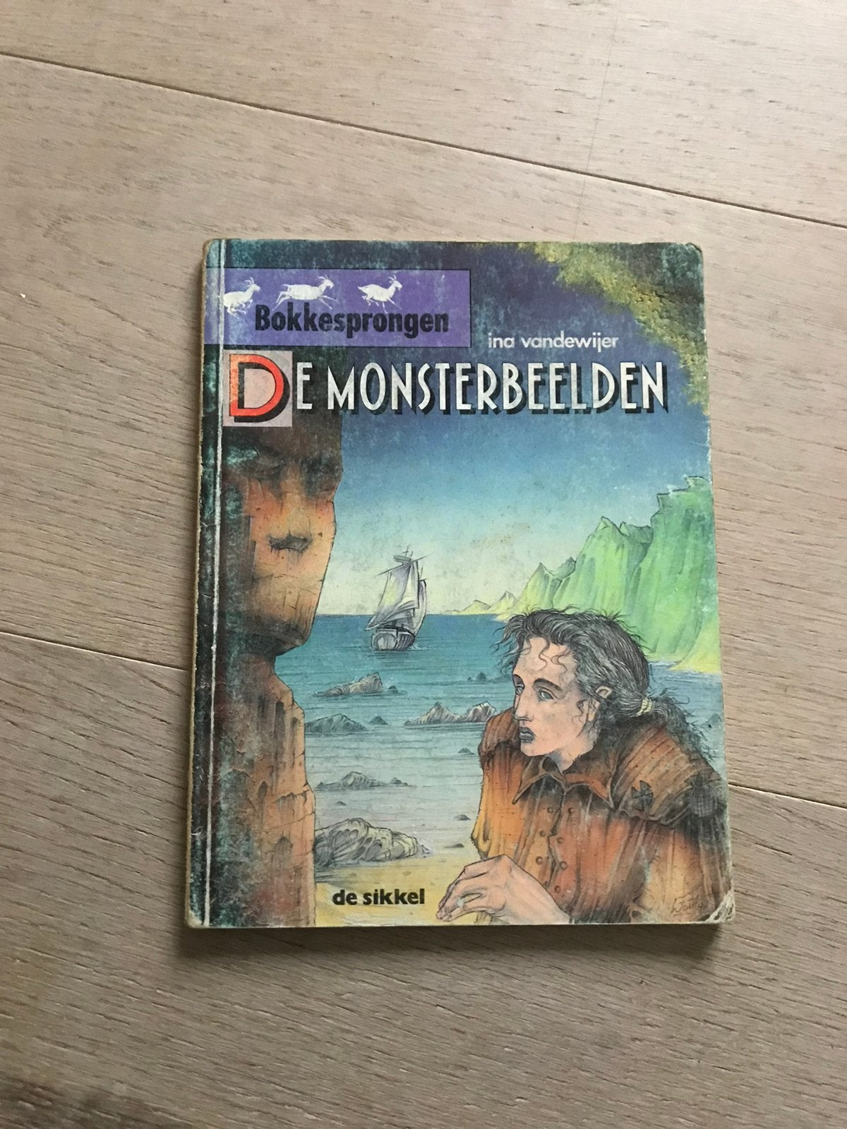 De Monsterbeelden (Ina Vandewijer), Boeken, Kinderboeken | Jeugd | 10 tot 12 jaar, Ophalen of Verzenden, Gelezen