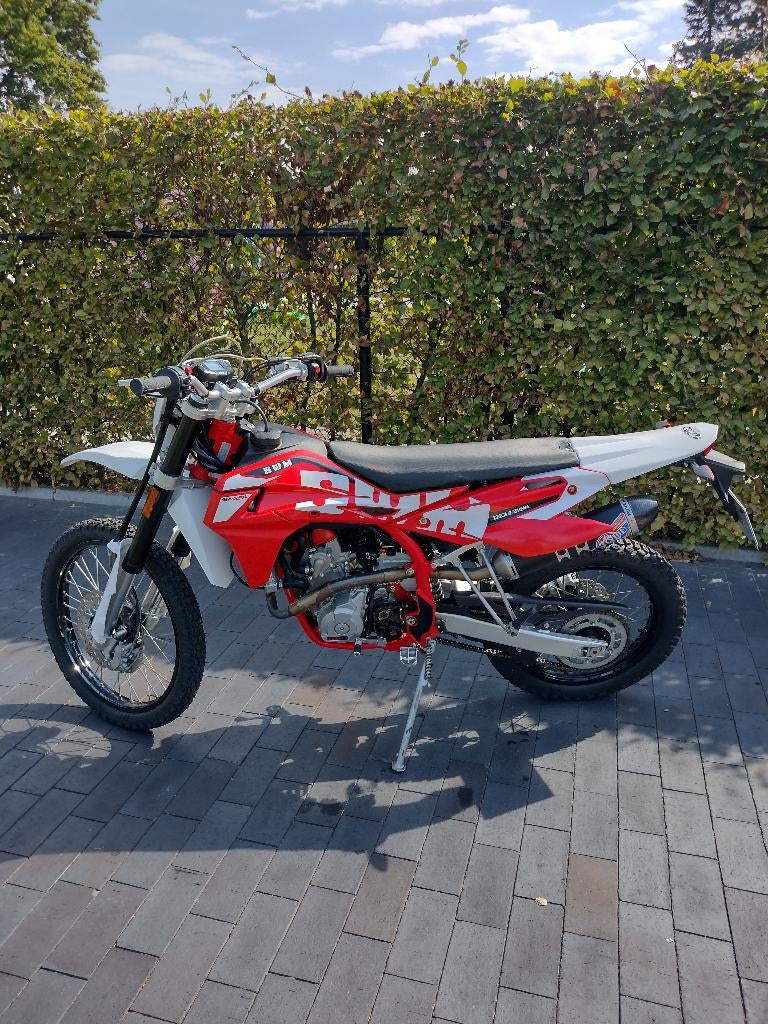 SWM SM125R, Motoren, Ophalen, 1 cilinder, 11 kW of minder