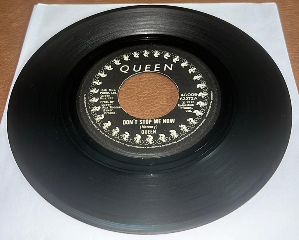 Queen ‎– Don't Stop Me Now - 7” vinyl single - BE persing, Ophalen of Verzenden, Gebruikt, Single