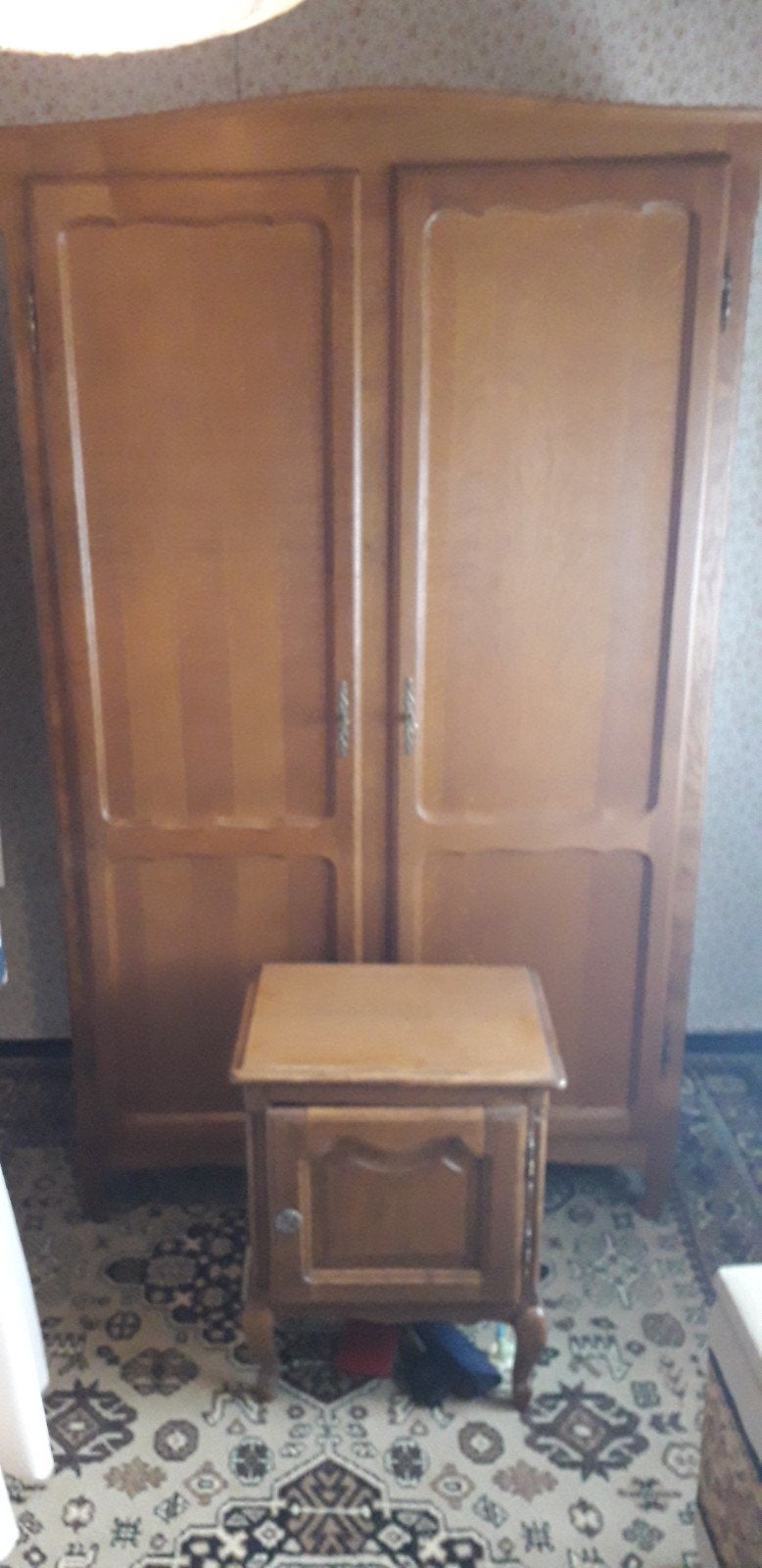 Bijzetkastje en  kleerkastje, Ophalen