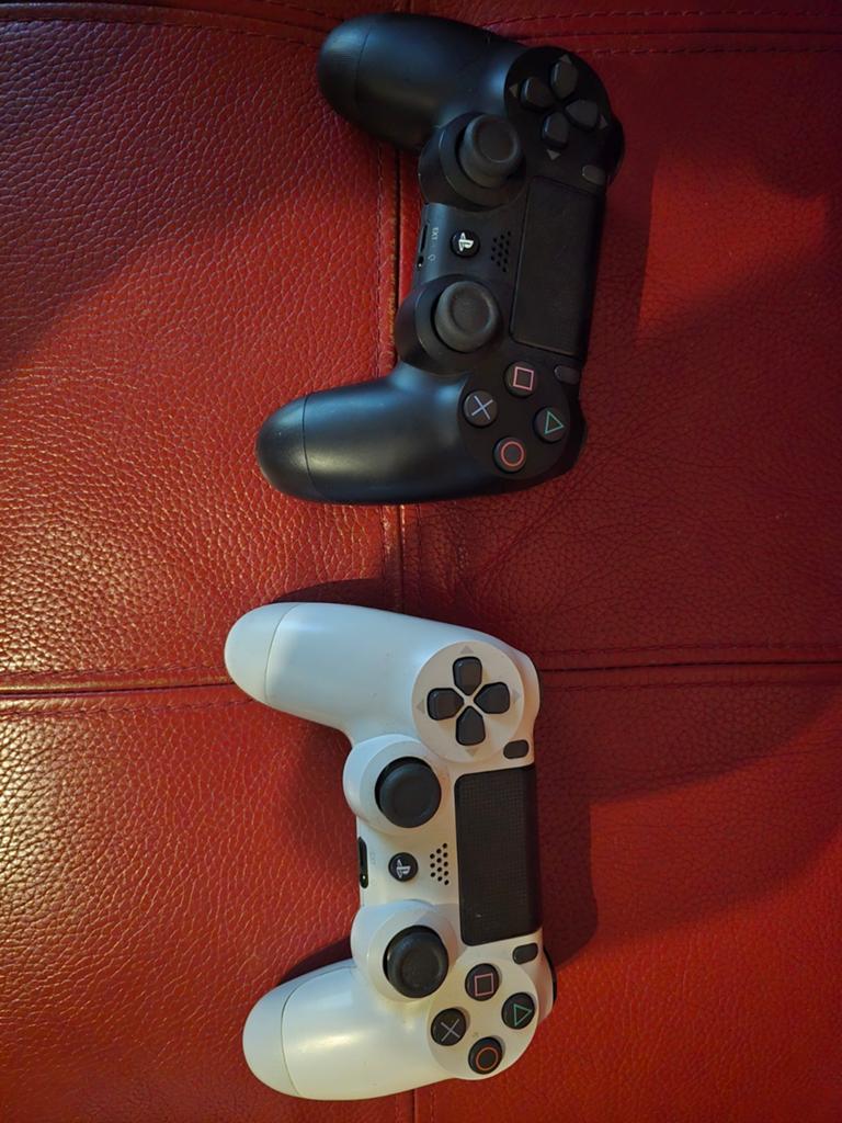 Manettes PS4, Enlèvement ou Envoi