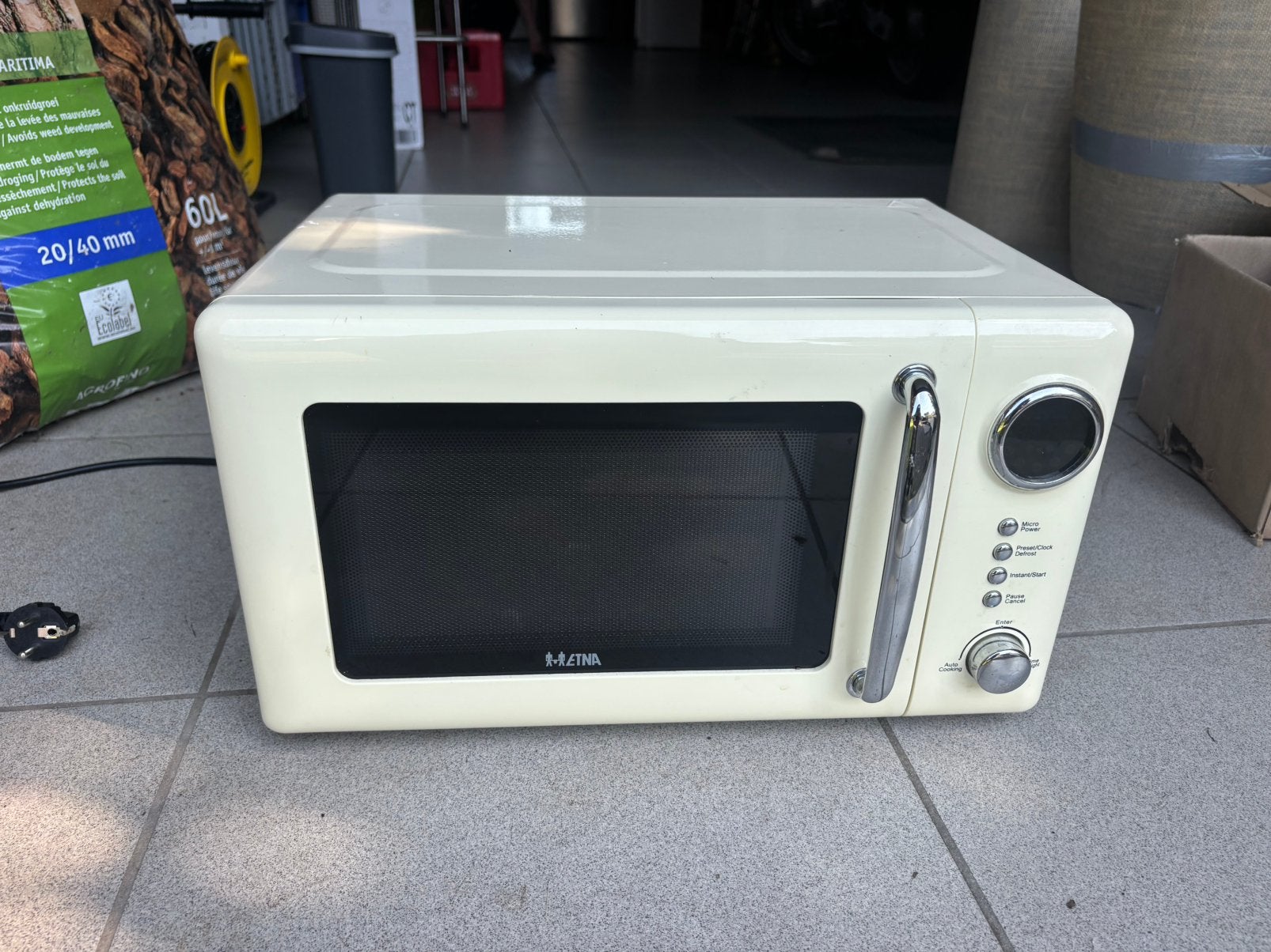 Witte microgolfoven, Elektronische apparatuur, Ophalen, Zo goed als nieuw, Microgolfoven