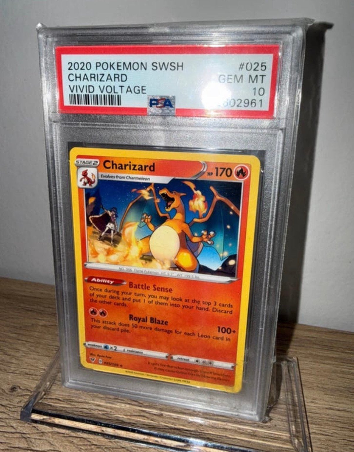 Charizard Vivid Voltage 2020- PSA 10, Ophalen of Verzenden, Zo goed als nieuw