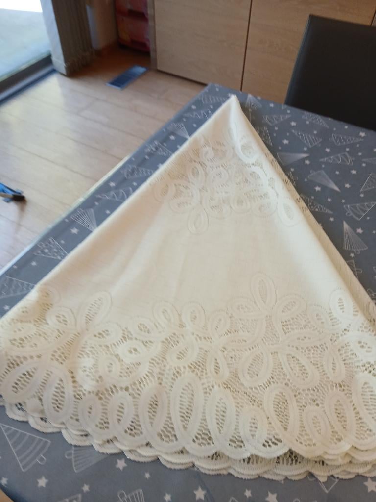 1 rond tafellaken + 1 vierkante sierdoek, Huis en Inrichting, Ophalen, Gebruikt, Beige, Textiel