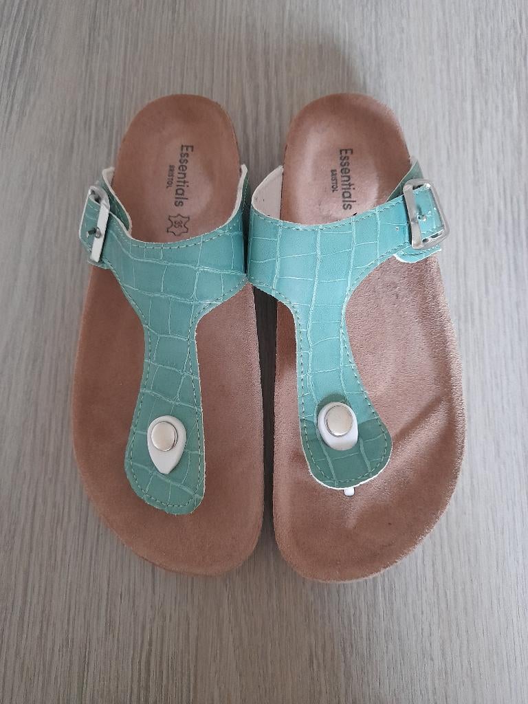 Licht blauwe teenslippers Essentials bristol 35 (nieuwstaat), Neuf, Enlèvement ou Envoi, Essentials, Autres types
