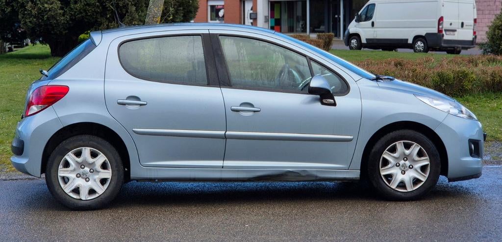 Peugeot 207 14ess 2011. 145000km clima 2500€, Autos, Peugeot, Particulier, Verrouillage central, Essence, Euro 5, Berline, 5 portes