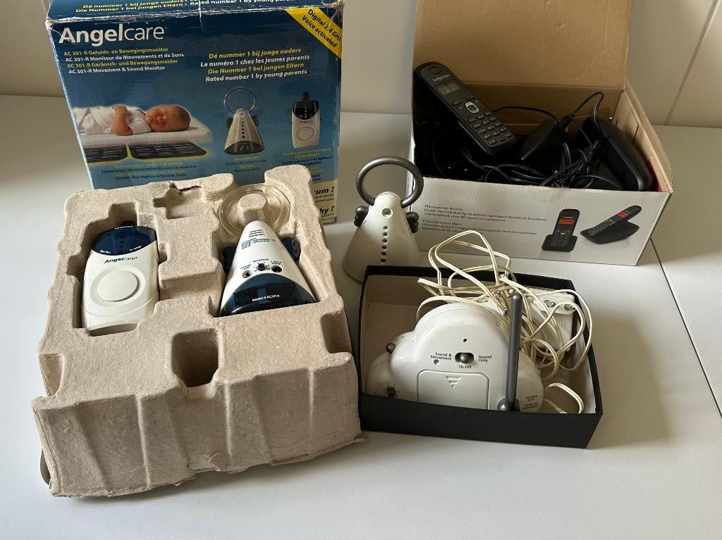 2 babyfoons Angel care & telefoon voor rommelmarkt, Diversen, Rommelmarktspullen, Ophalen