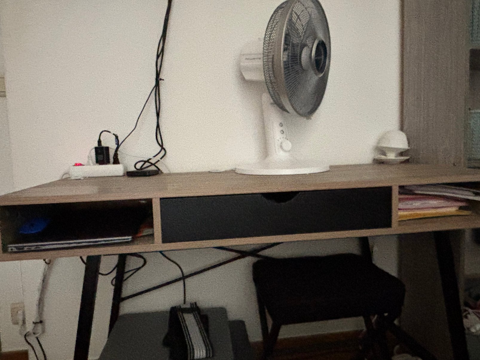Bureau plus bijpassend zitje, Huis en Inrichting, Bureaus, Ophalen, Zo goed als nieuw, Zwart, Metaal