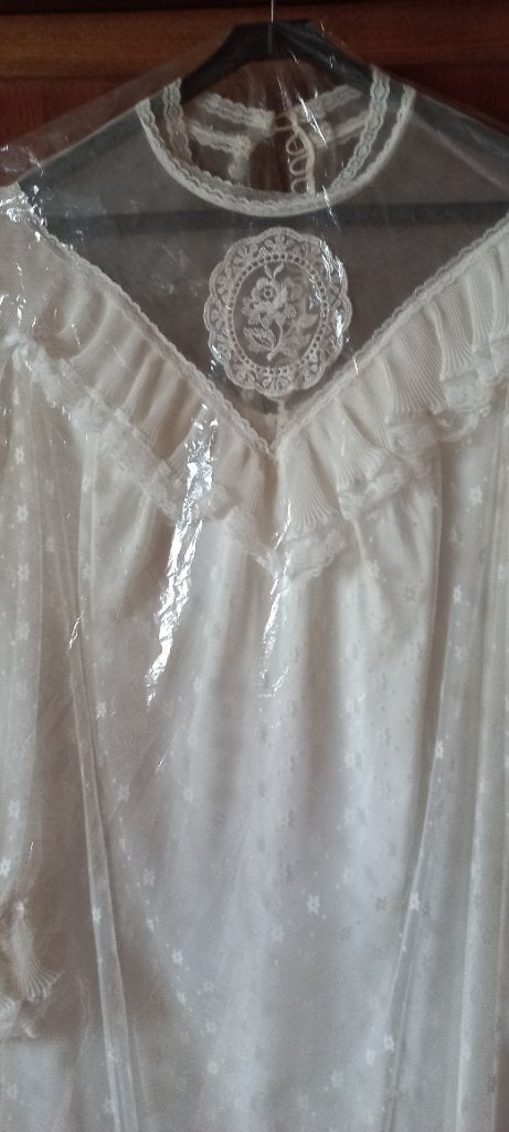 Oud trouwkleed, Ophalen, Gedragen, Wit, Trouwjurk