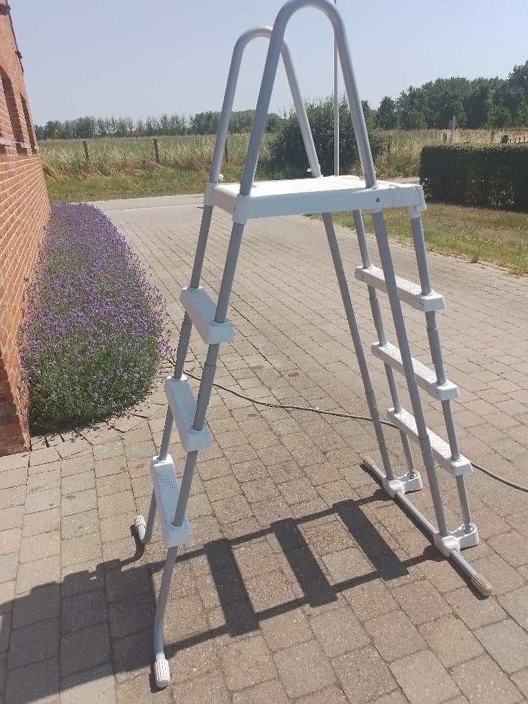 Zwembad circulatie pomp en ladder, Tuin en Terras, Ophalen, Gebruikt, Zwembadpomp
