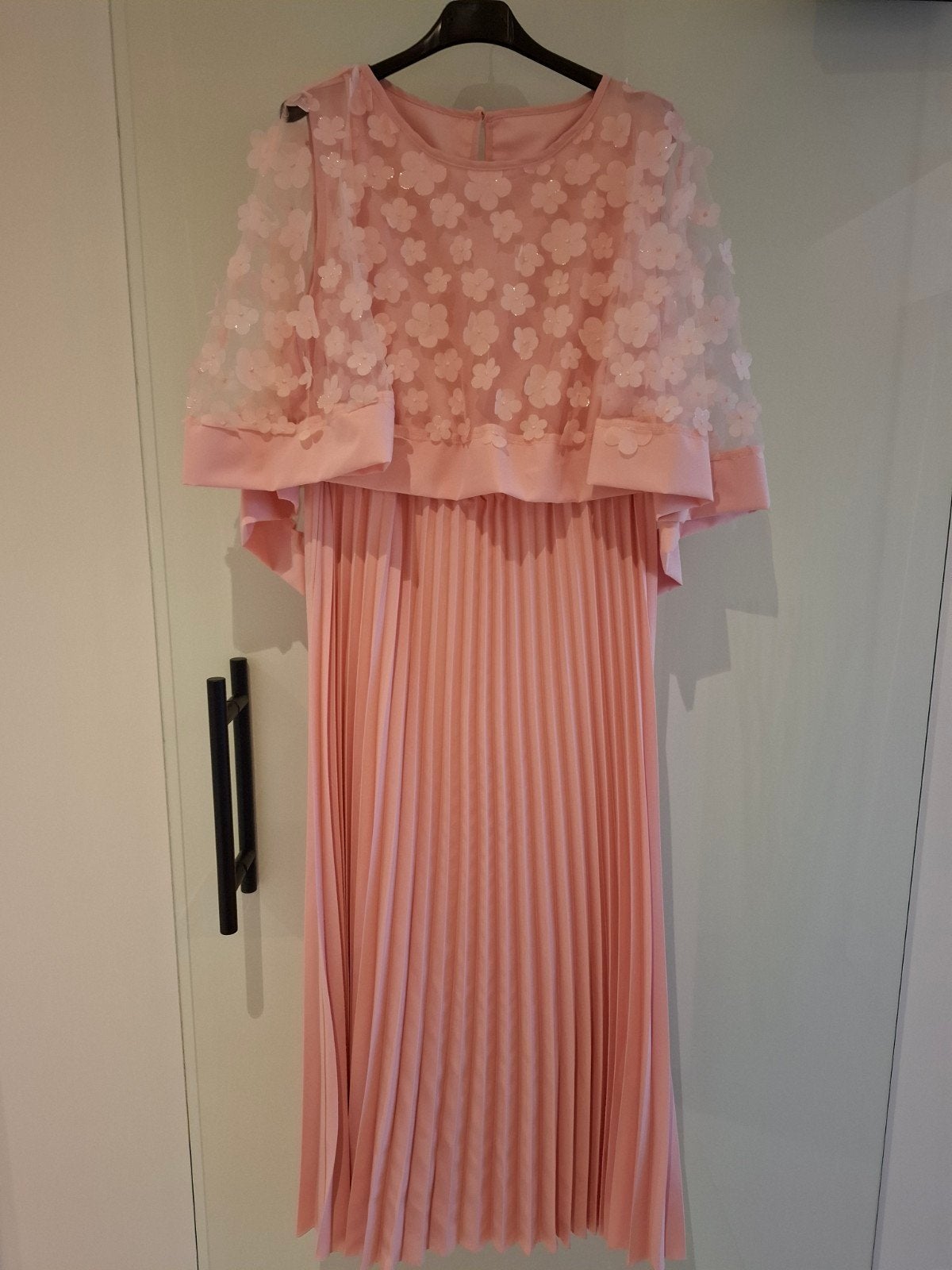 Feestelijke jurk gepliceerd afgewerkt met kanten bolero, Galajurk, Nieuw, Roze, Ophalen