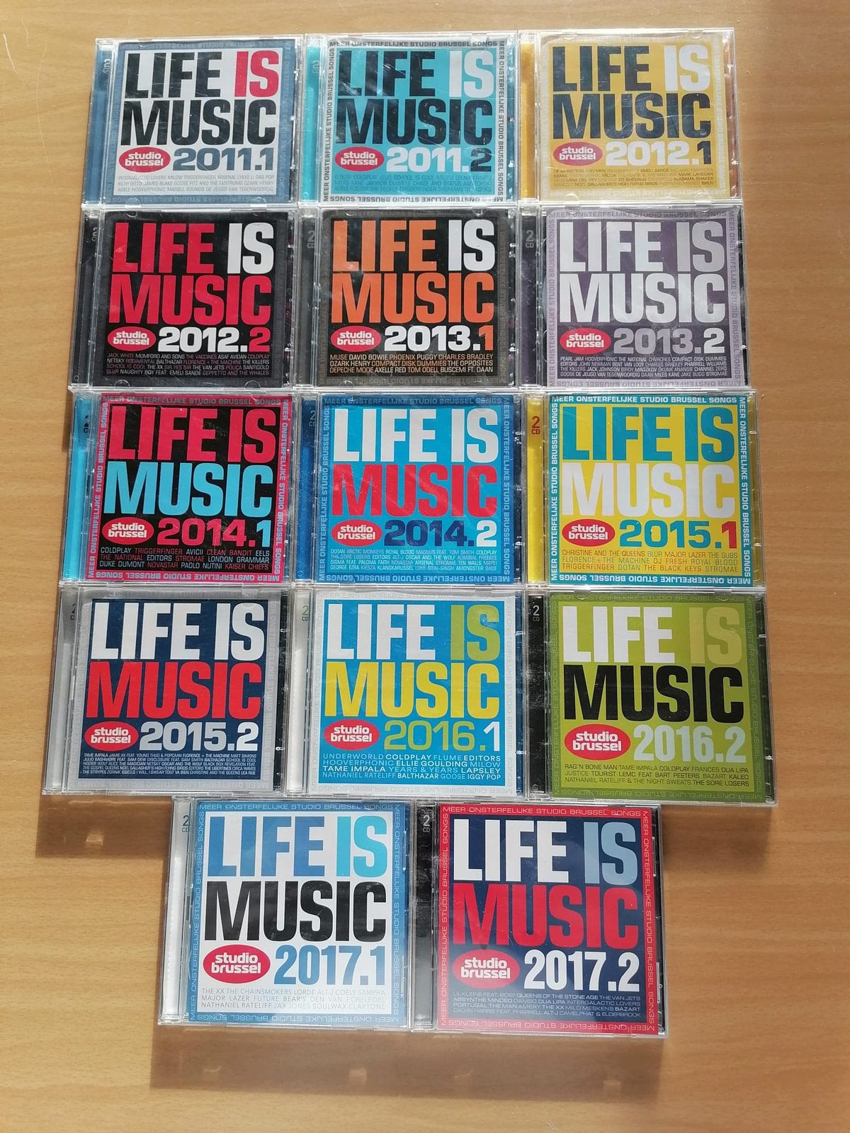 Life Is Music Studio Brussel, 14 verzamelcd's  2011-2017, Cd's en Dvd's, Ophalen of Verzenden, Zo goed als nieuw