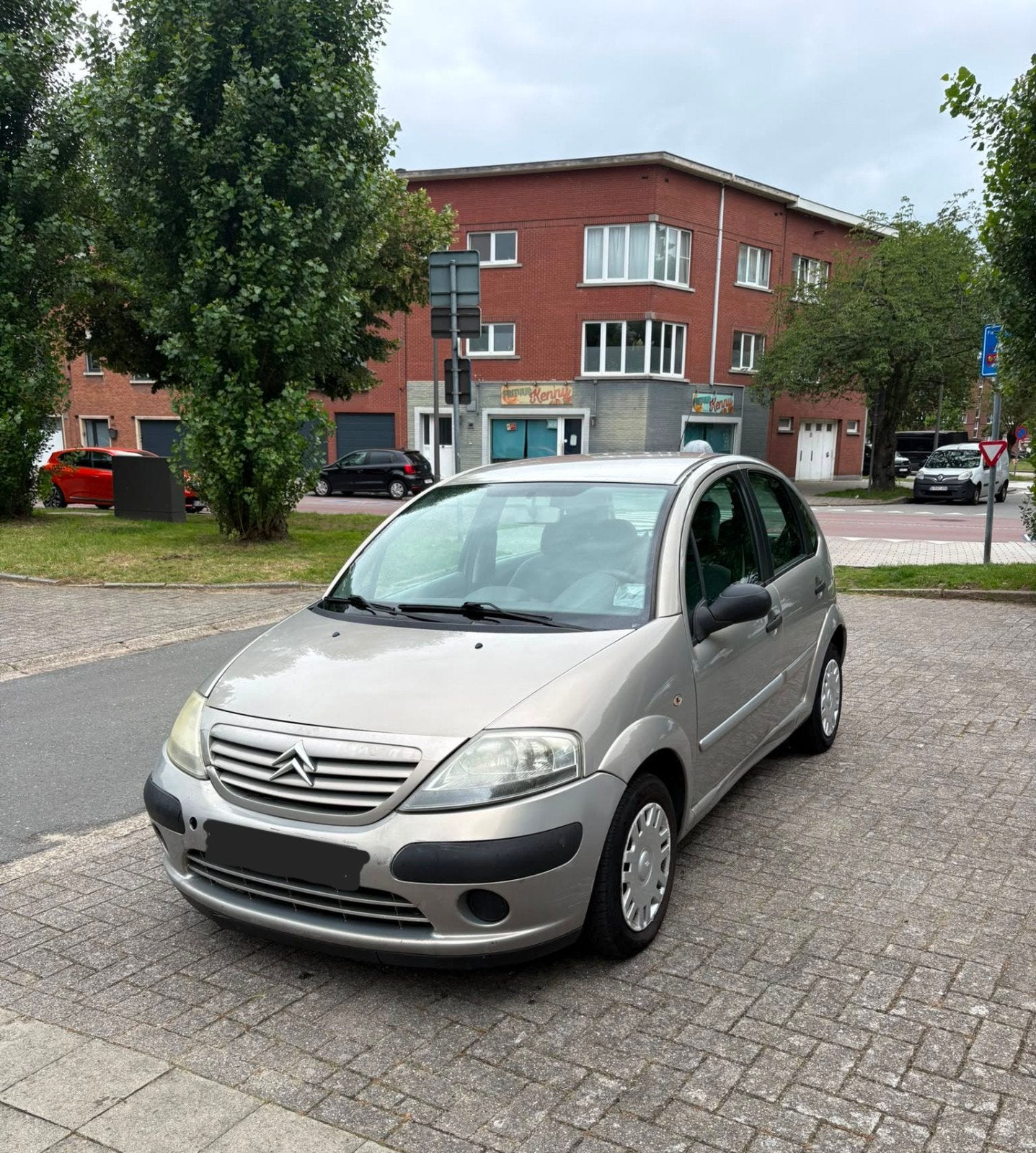 Citroën c3 1.2 benzine bouwj 2004 km 190000, Auto's, Stof, Electronic Stability Program (ESP), Beige, Bedrijf