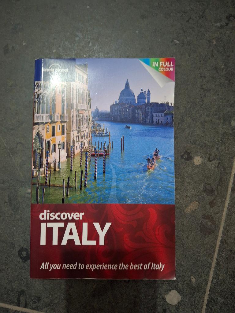 Boek discover italy, Ophalen of Verzenden, Gelezen