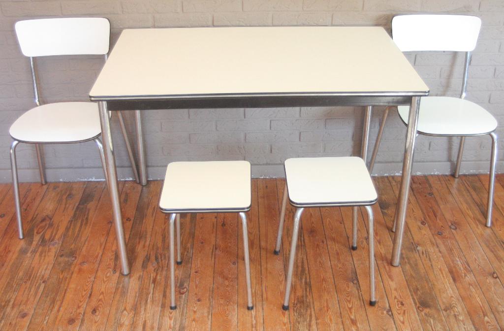 Hagelwitte Formica Tafel + Stoelen & Krukjes, Quatre personnes, Métal, Comme neuf, Enlèvement