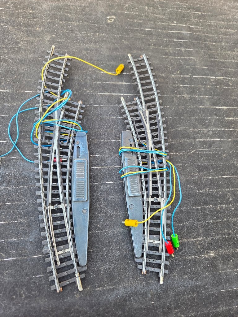 LOT DE 2 AIGUILLAGES ELECTRIQUE MÄRKLIN 2167 ET 2168, Enlèvement ou Envoi, Courant alternatif, Rails, Comme neuf