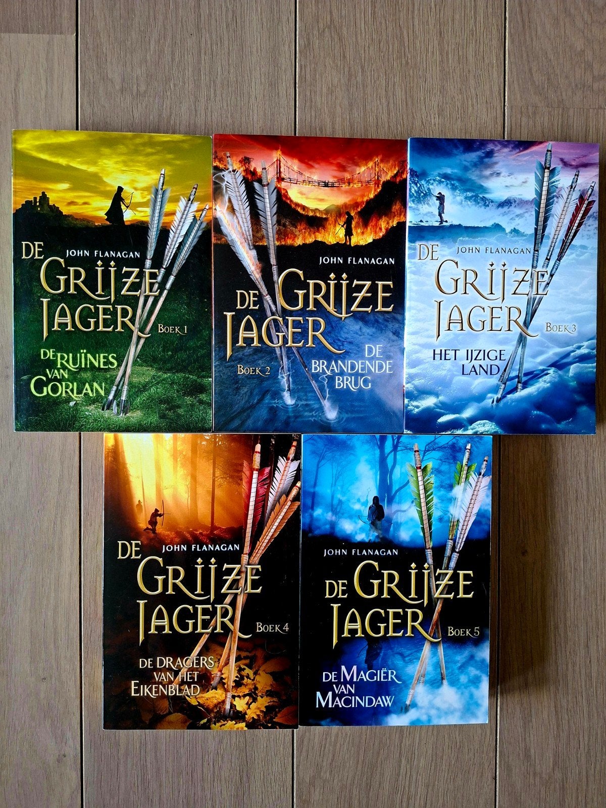 "De Grijze Jager reeks 1–5 van John Flanagan, Boeken, Ophalen of Verzenden, Zo goed als nieuw, John Flanagan