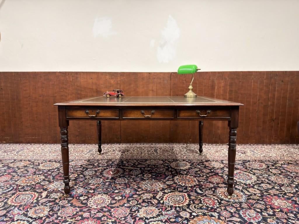 Antiek Engelse Chesterfield Schrijftafel Bureau Partnerdesk, Antiquités & Art, Antiquités | Bureau & Affaires, Enlèvement
