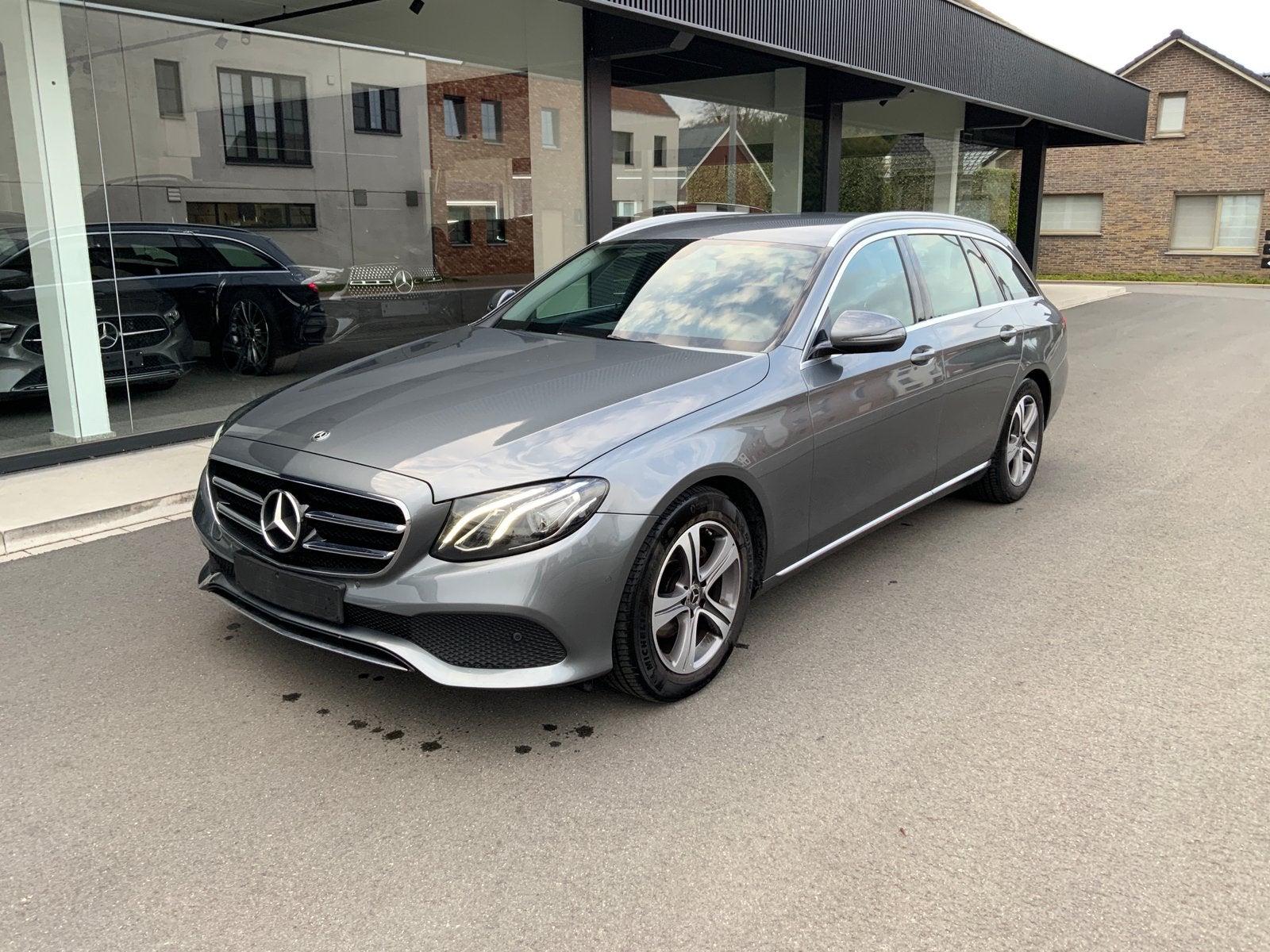 Mercedes-Benz E 220D, 143 kW, Entreprise, Carnet d'entretien, Noir