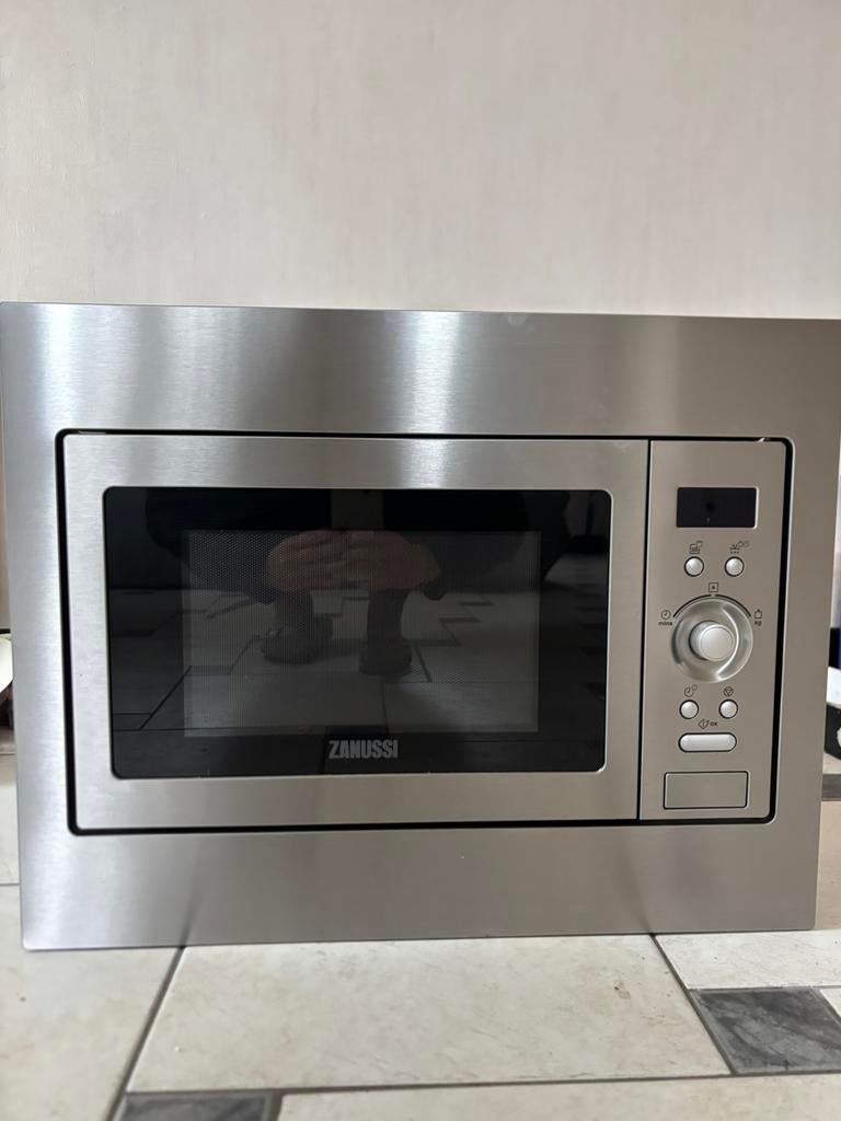 Inbouw Microgolf Zanussi - zo goed als nieuw, Elektronische apparatuur, Microgolfovens, Ophalen, Zo goed als nieuw, Inbouw