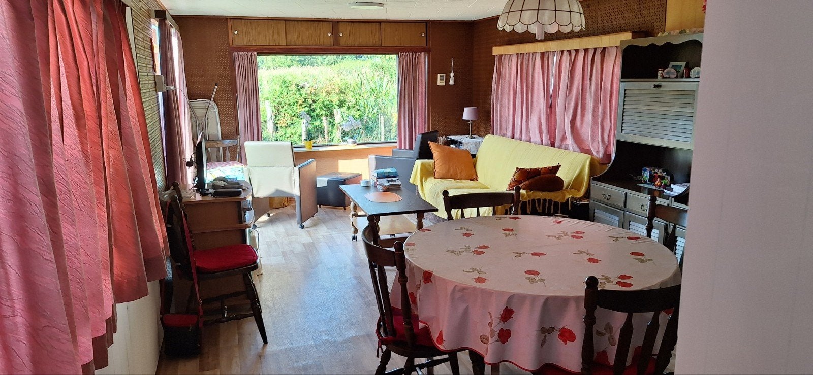 Retro Tiny House met Tuin & Inboedel – Perfect Weekendhuisje, Caravans en Kamperen
