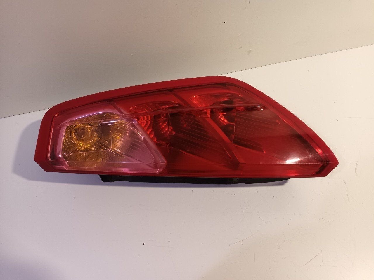 Achterlicht carrosserie rechts Fiat Punto, Onderdelen@venauto.nl, Van der Ven Autorecycling B.V., Gebruikt, Ettenseweg 76, 4706 PB Roosendaal, The Netherlands