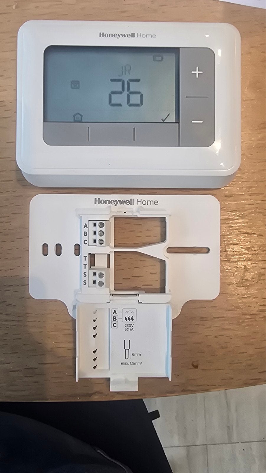 Honeywell Home T4 Thermostaat (T4H110A1023), Bricolage & Construction, Thermostats, Enlèvement ou Envoi, Comme neuf