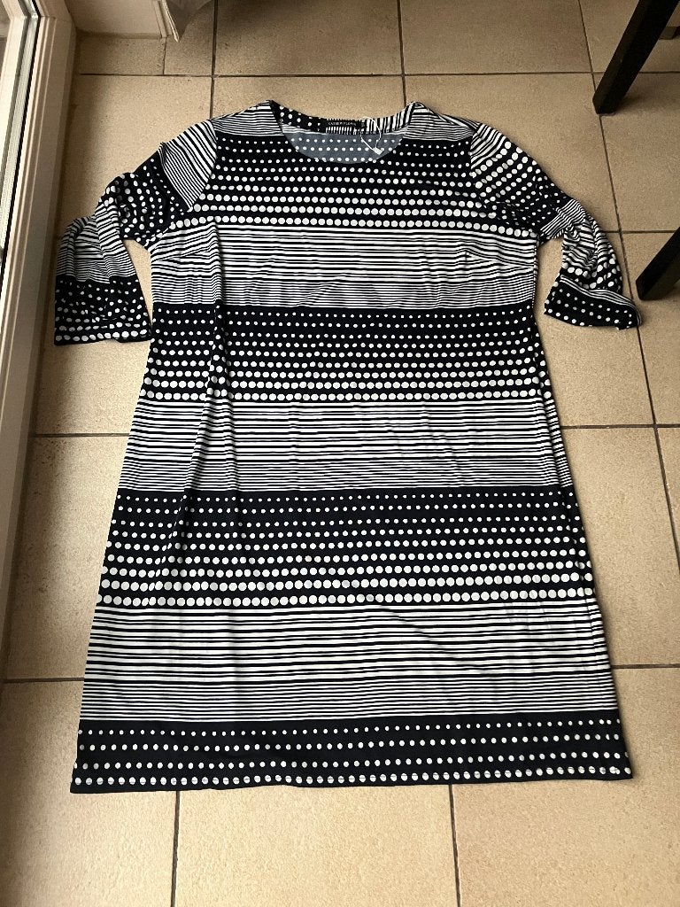 Nieuwe Wit gekleurde jurk - maat 50, Ophalen of Verzenden, Meerkleurig, Jurk