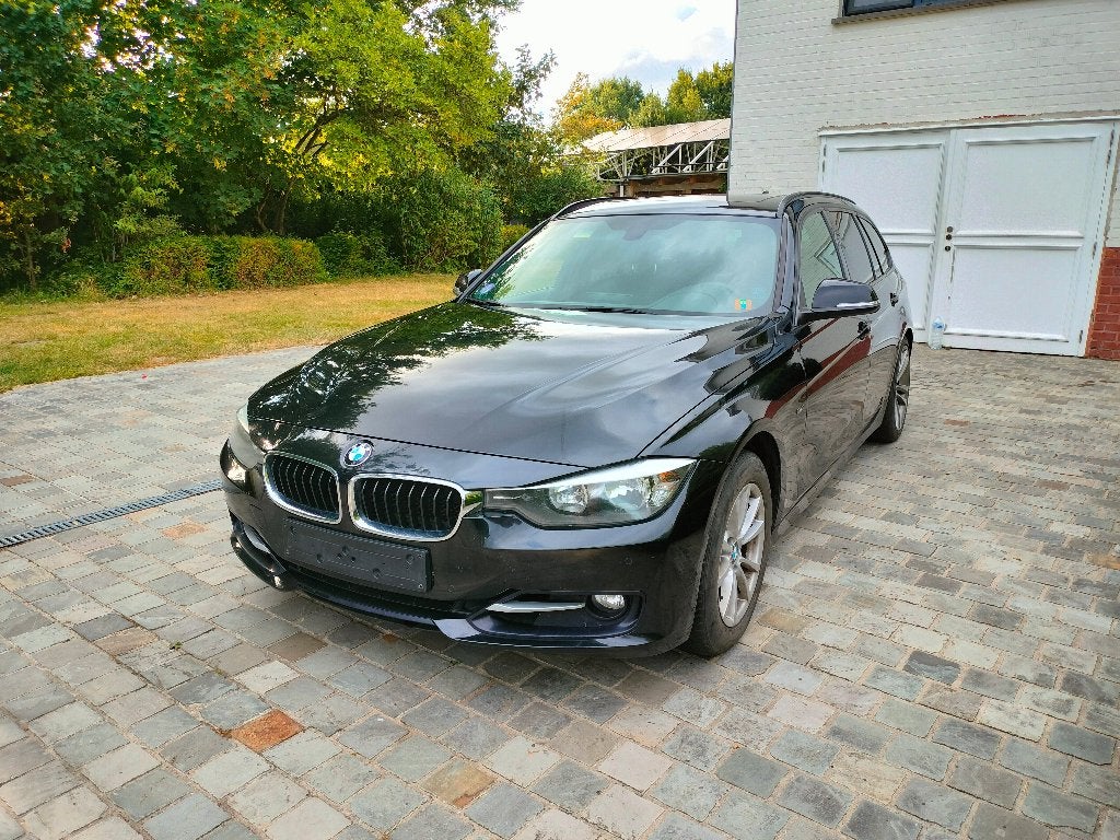 BMW F31 320i 2013 pour pièces ou exportation, Autos, Cuir, Noir, 5 portes, Particulier