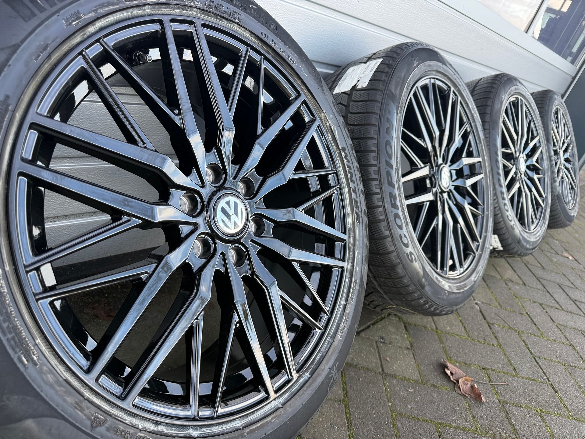 19 inc VW Transporter T7 E-Transporter velgen Pirelli banden, Auto-onderdelen, 19 inch, Bestelwagen, -, -