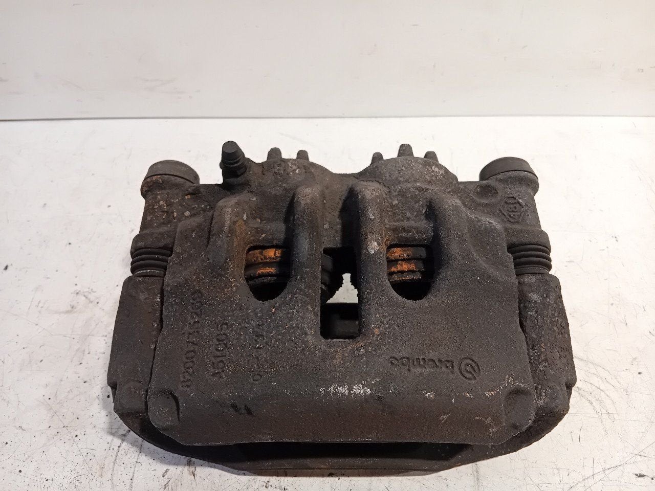 Remklauw rechts voor Renault Master, Onderdelen@venauto.nl, Van der Ven Autorecycling B.V., Gebruikt, Ettenseweg 76, 4706 PB Roosendaal, The Netherlands