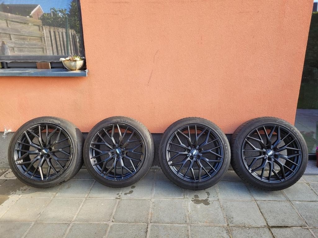 Faire une offre,
4 pneus été 235/45 ZR20 100W avec jantes, Autos : Pièces & Accessoires, Pneus & Jantes, 20 pouces, Pneu(s)