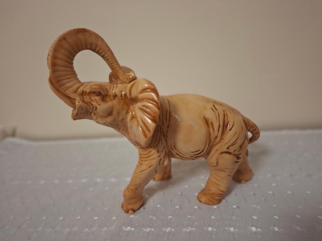 Vintage geluks olifant in ivorine, Antiquités & Art, Art | Sculptures & Bois, Statue, Autres matériaux, Autres sujets, 20 - 50 cm