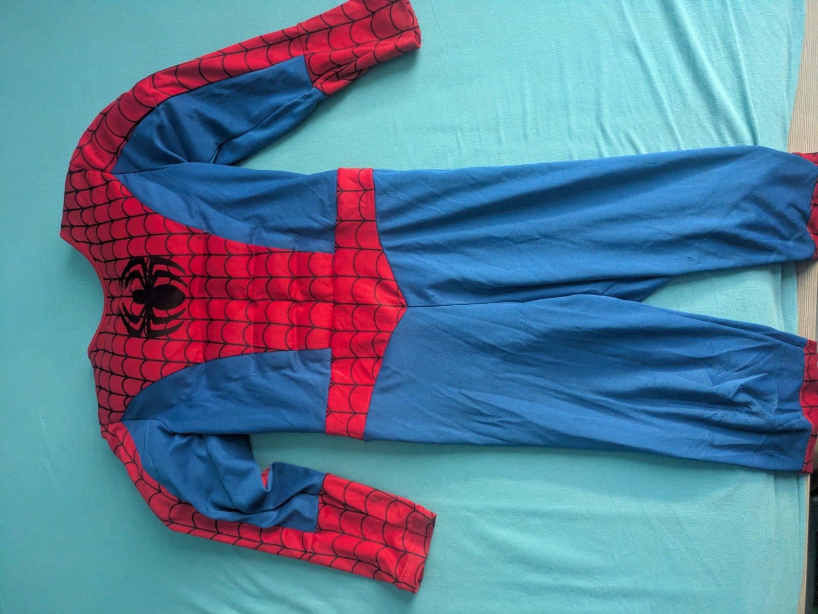 Spiderman kostuum, Ophalen