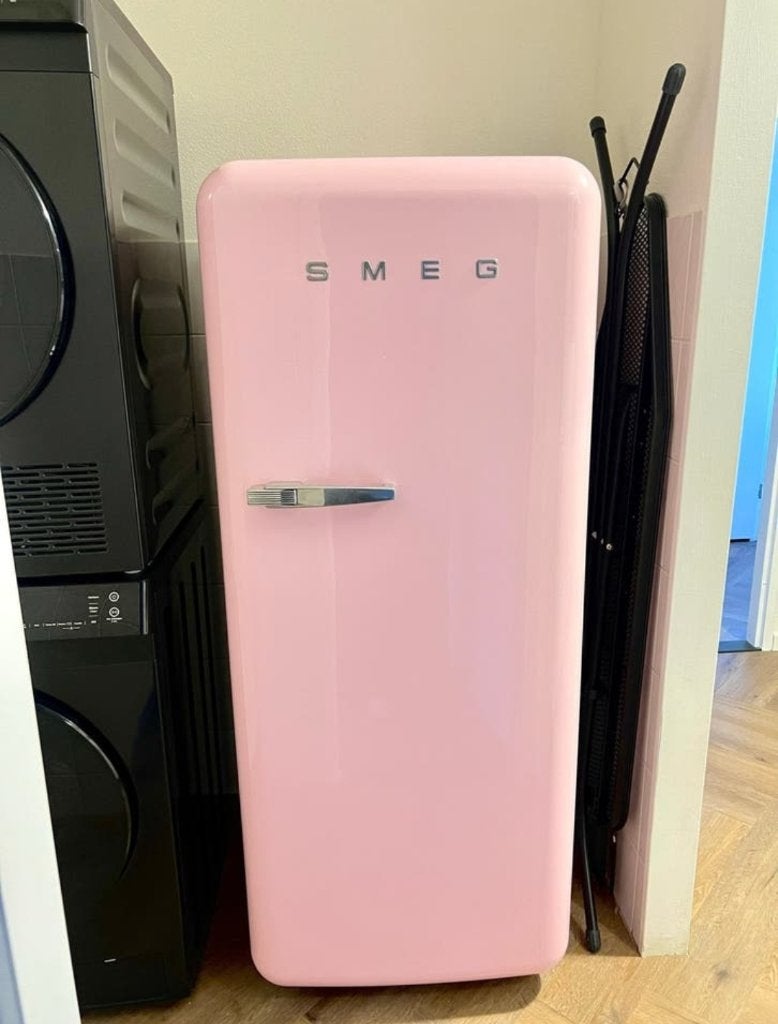 Smeg koelkast roze, Zo goed als nieuw, 45 tot 60 cm, Met vriesvak, 160 cm of meer