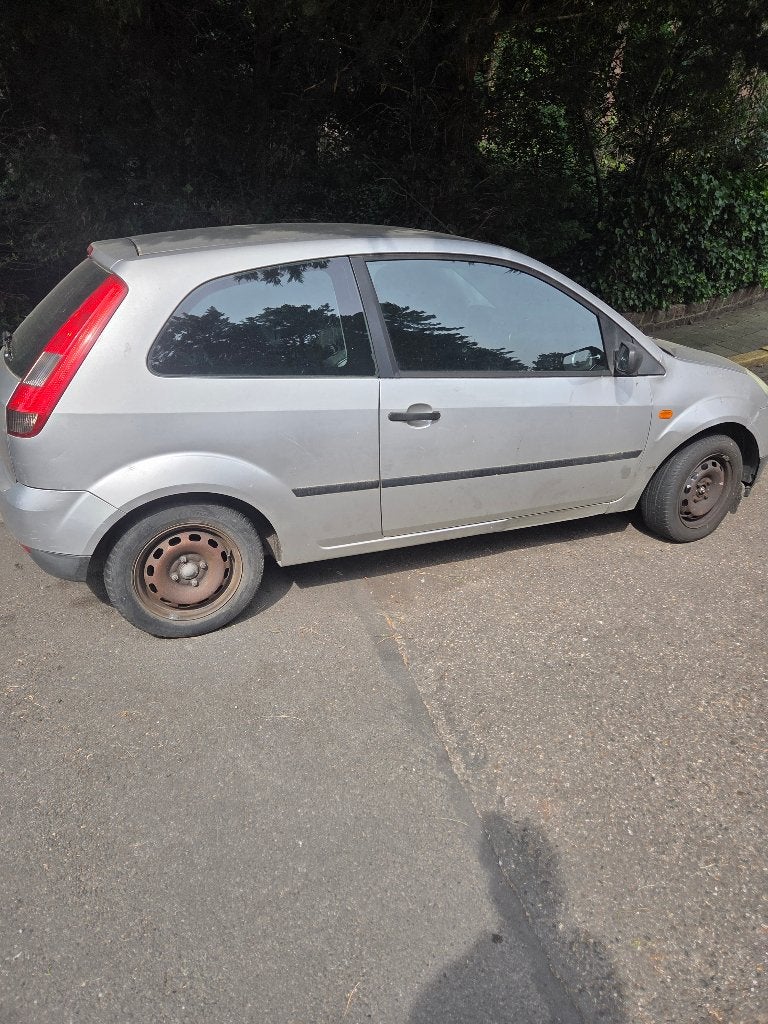 Ford Fiesta te koop, Autos, Ford, Argent ou Gris, Achat, Boîte manuelle, Noir