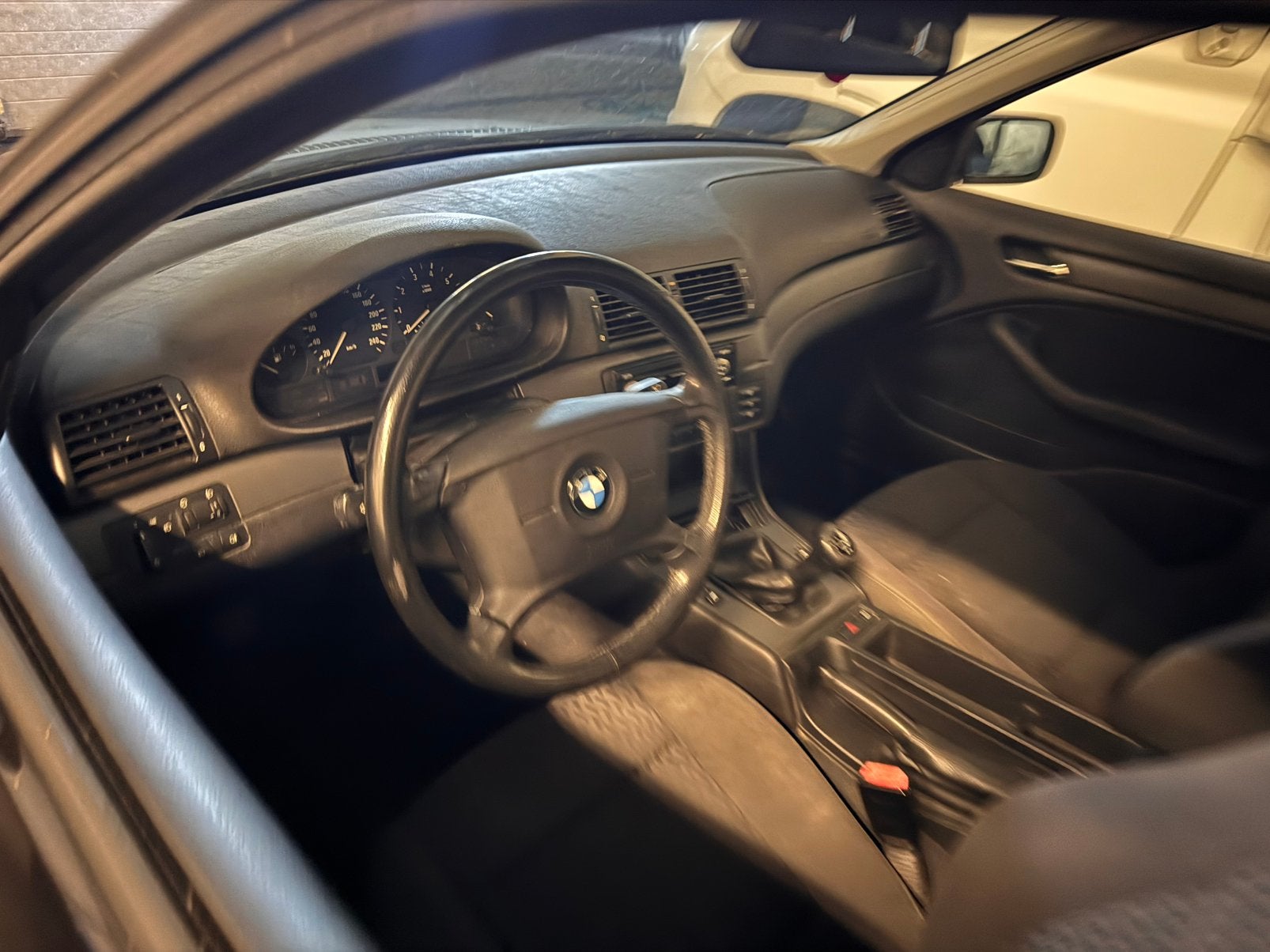 BMW 316 i type 46 157000 km, Auto's, Zwart, Zwart, Bedrijf, Handgeschakeld