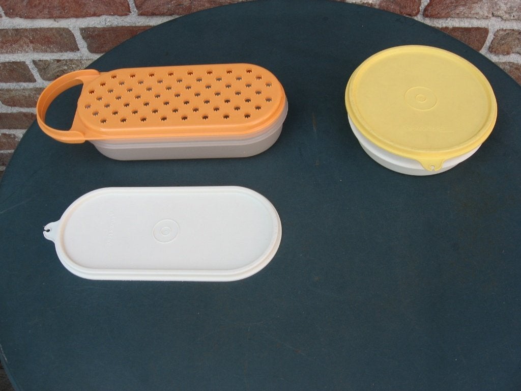 tupperware raspaardje en ronde doos, Huis en Inrichting, Keuken | Tupperware, Ophalen of Verzenden, Geel