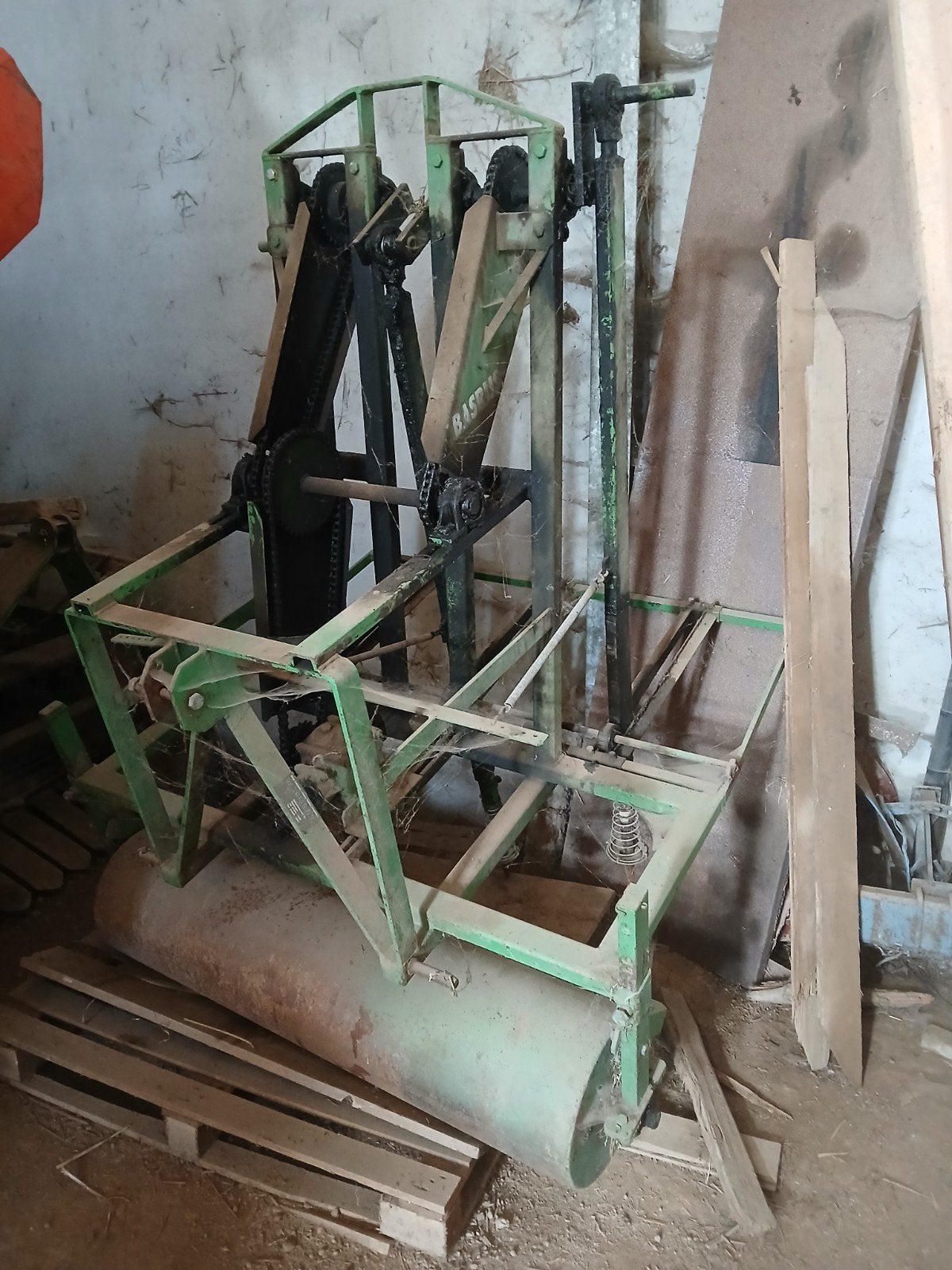 machine à perforer les poireaux  basrijs, Enlèvement