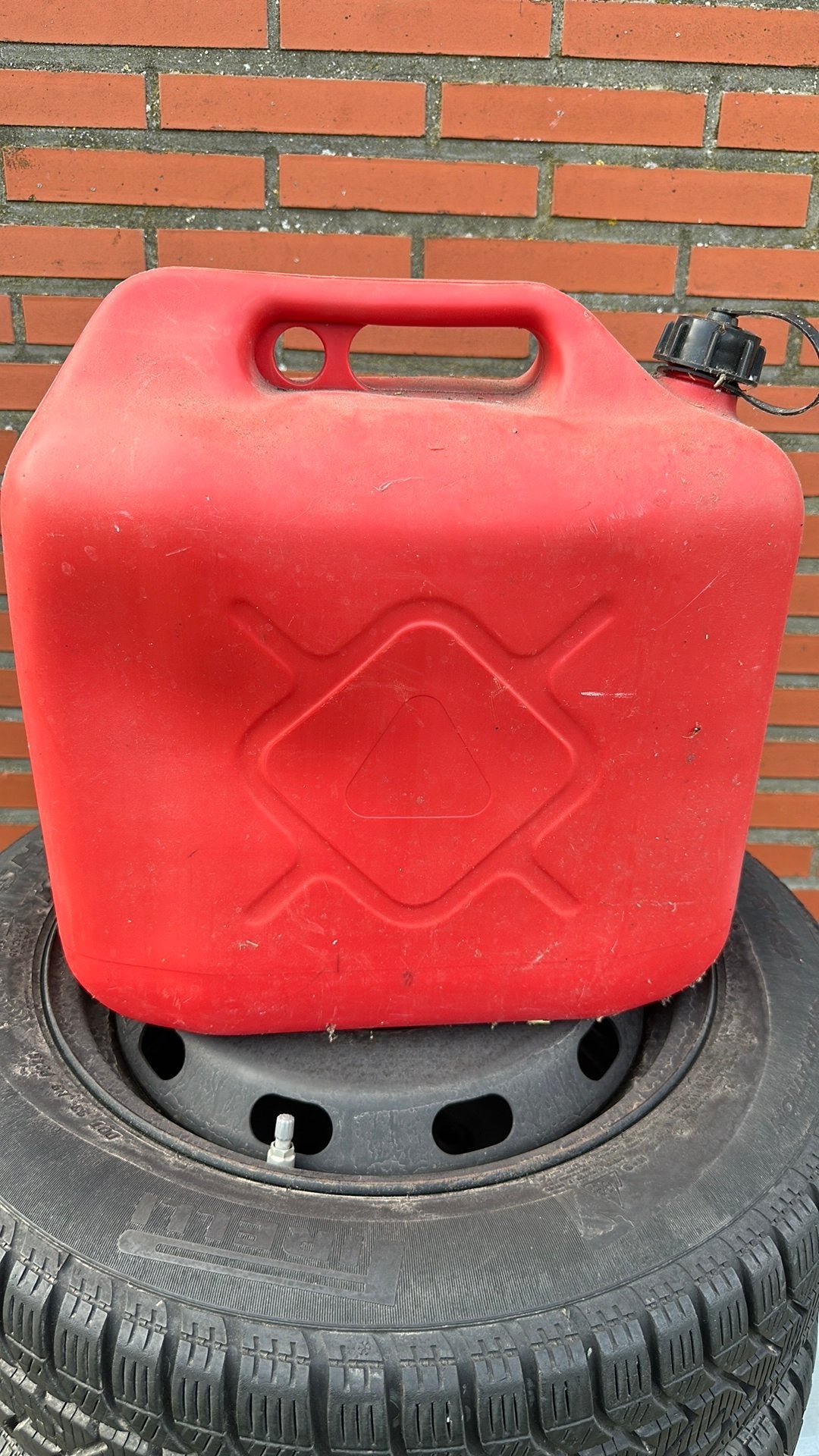 Trois jerricanes identiques 20l « fuel can », Ophalen, Gebruikt