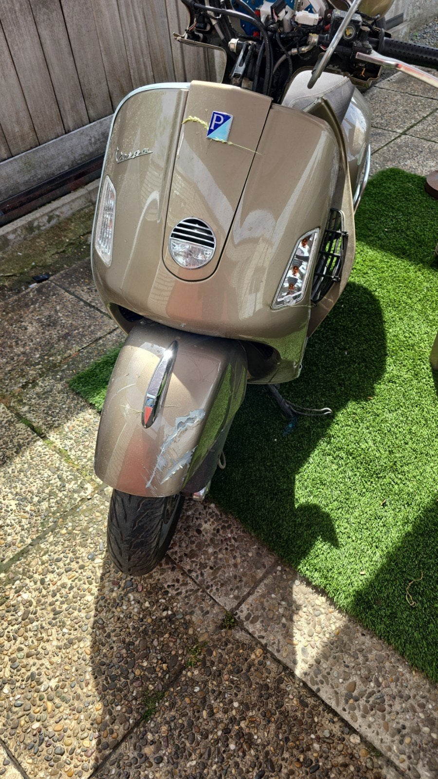 Vespa gts  250 cc met accident vooraan  vaste prijs !!!, Fietsen en Brommers, Ophalen, Vespa