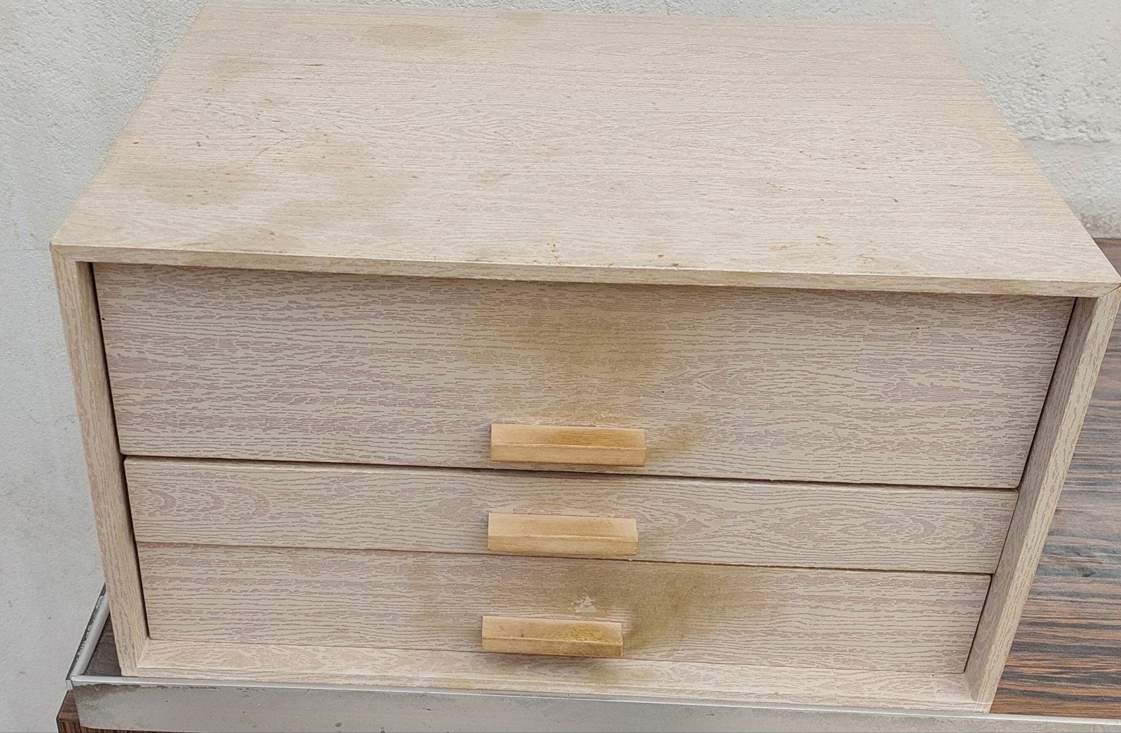 Set de couverts dans un meuble à tiroirs en bois, Enlèvement, Utilisé