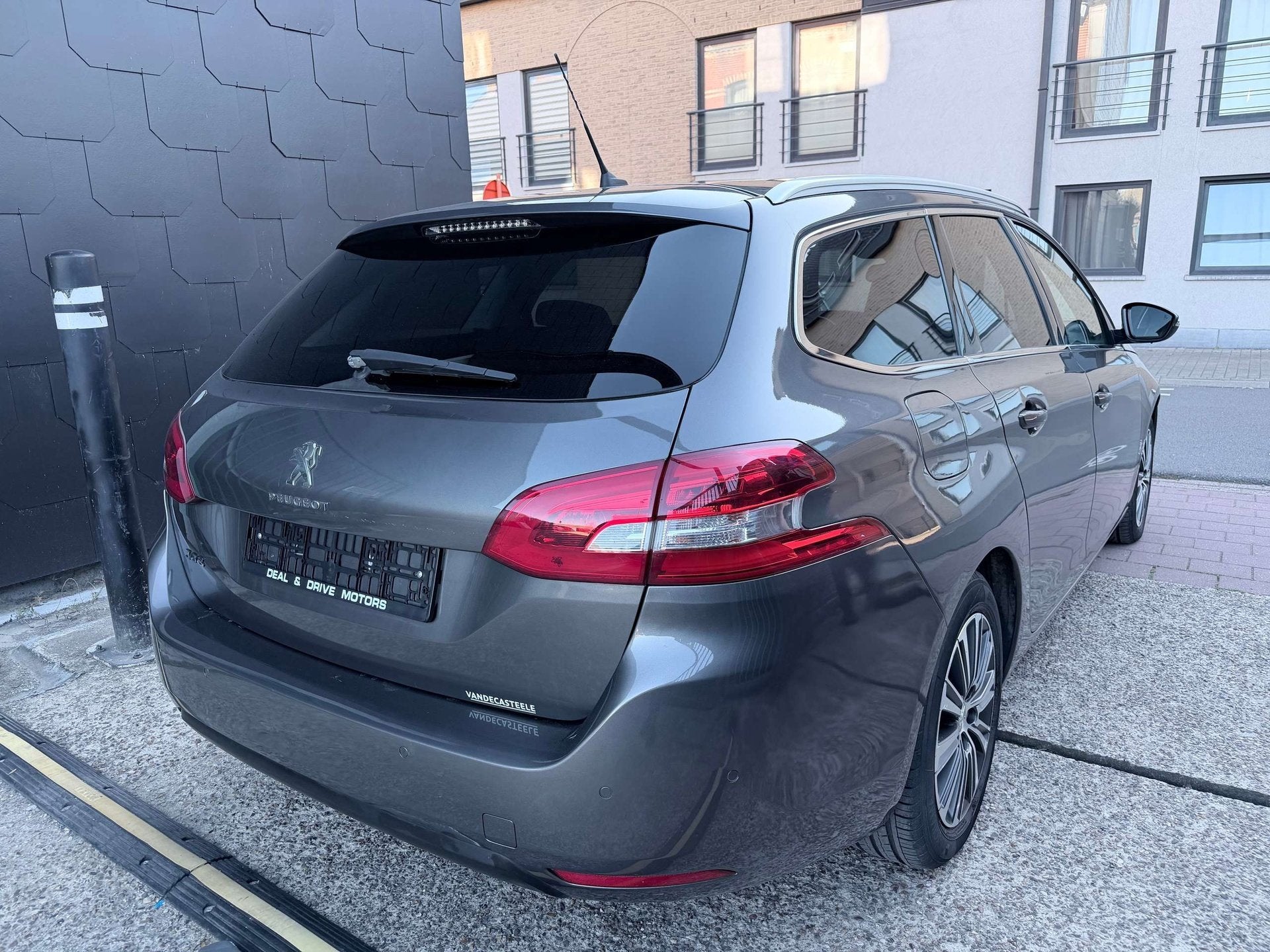 Peugeot 308 SW 1.2 EDITION ALLURE PACK AUTOMAAT | Apple CarP, Auto's, Dealer onderhouden, Stof, Gebruikt, 1199 cc